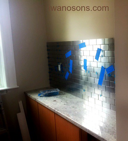 iwano_sons's tweet photo. #ThursdayThought #DescribeYourselfInFiveWords Counter space ready for action! #Backsplash #Modern #ExtraExtra #iwanosons #iwanoconstruction https://t.co/WSNYrnX9UZ