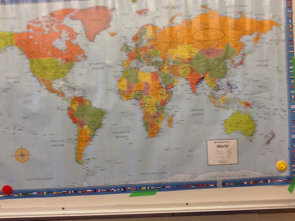 learnwithmrsle's tweet photo. We have been learning about our cultures by sharing things that are beautiful to us that came from around the world. https://t.co/DuRtIUxNDz