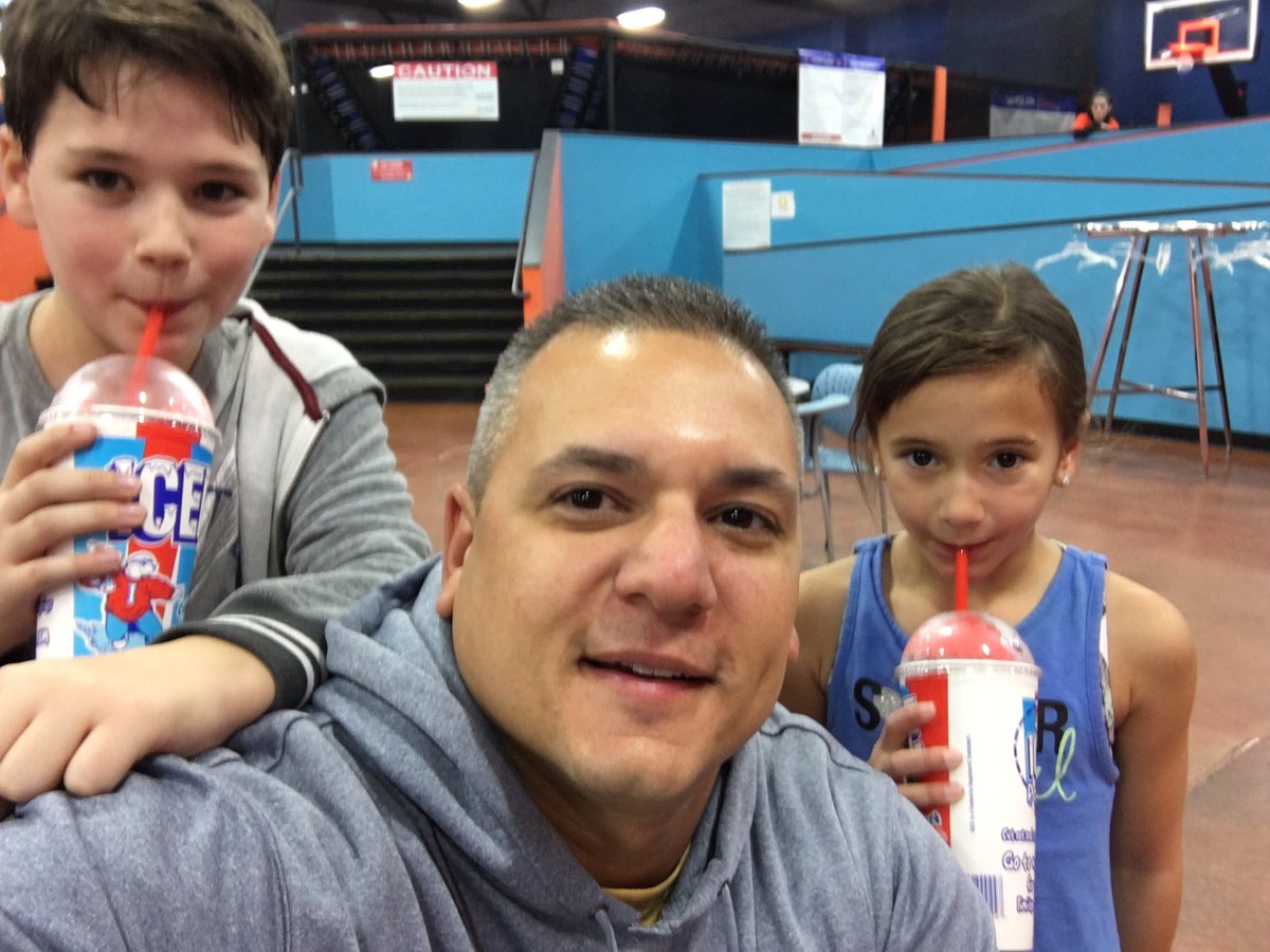 WMSLopezAP's tweet photo. Just jumped to support Platt SeniorsCome on down, you have until 8pm. #iceetime https://t.co/mdUbWoPtc7