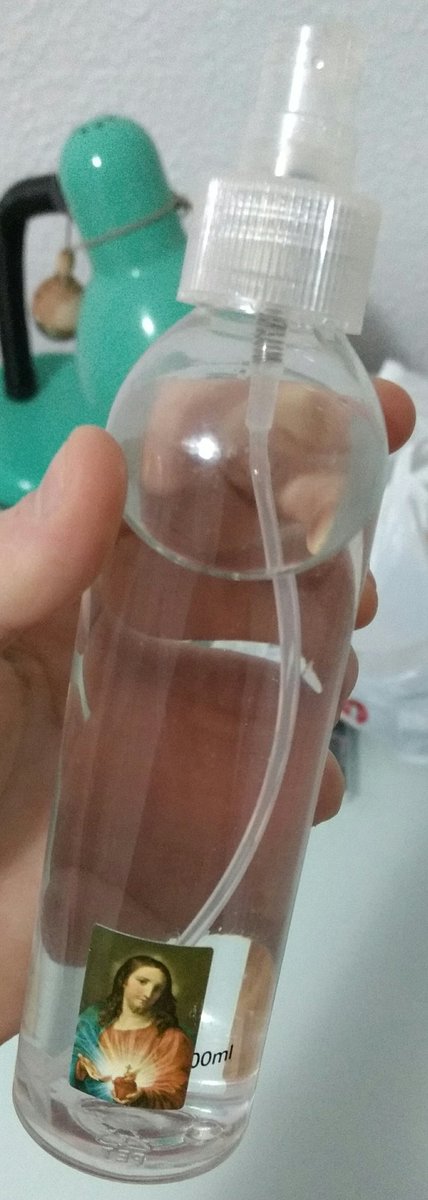 diabeticpump's tweet photo. @VidaModernaOML es comprar medio litro de agua bendita en spray https://t.co/1FWr9NTyll