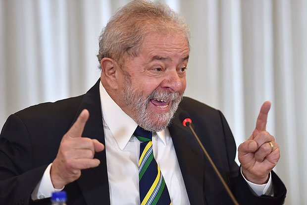 folha's tweet photo. Lula pede na Justiça indenização de R$ 1 milhão a promotor de São Paulo https://t.co/O3a3noiSBN https://t.co/PPfH4yTh7f