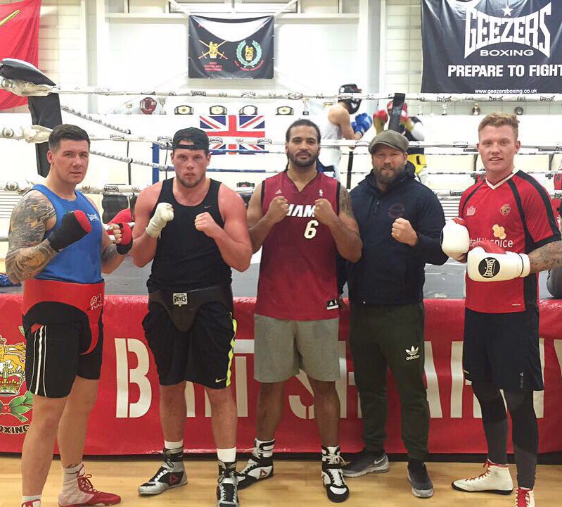 ChezNihell's tweet photo. Busy night in the @armyboxingteam gym Clocking up more rounds #Puttingtheworkin #prepforbattle https://t.co/XQz3J2drVs