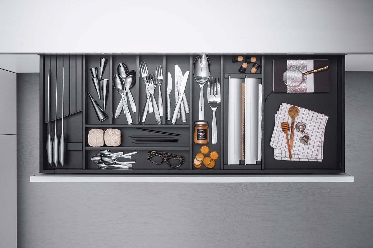 ArclineaNY's tweet photo. Let @ArclineaNY help you organize your kitchen. Here the knife insert, utensil divider, and roll holder keep everything neatly in place. https://t.co/s9dn9NAZyT