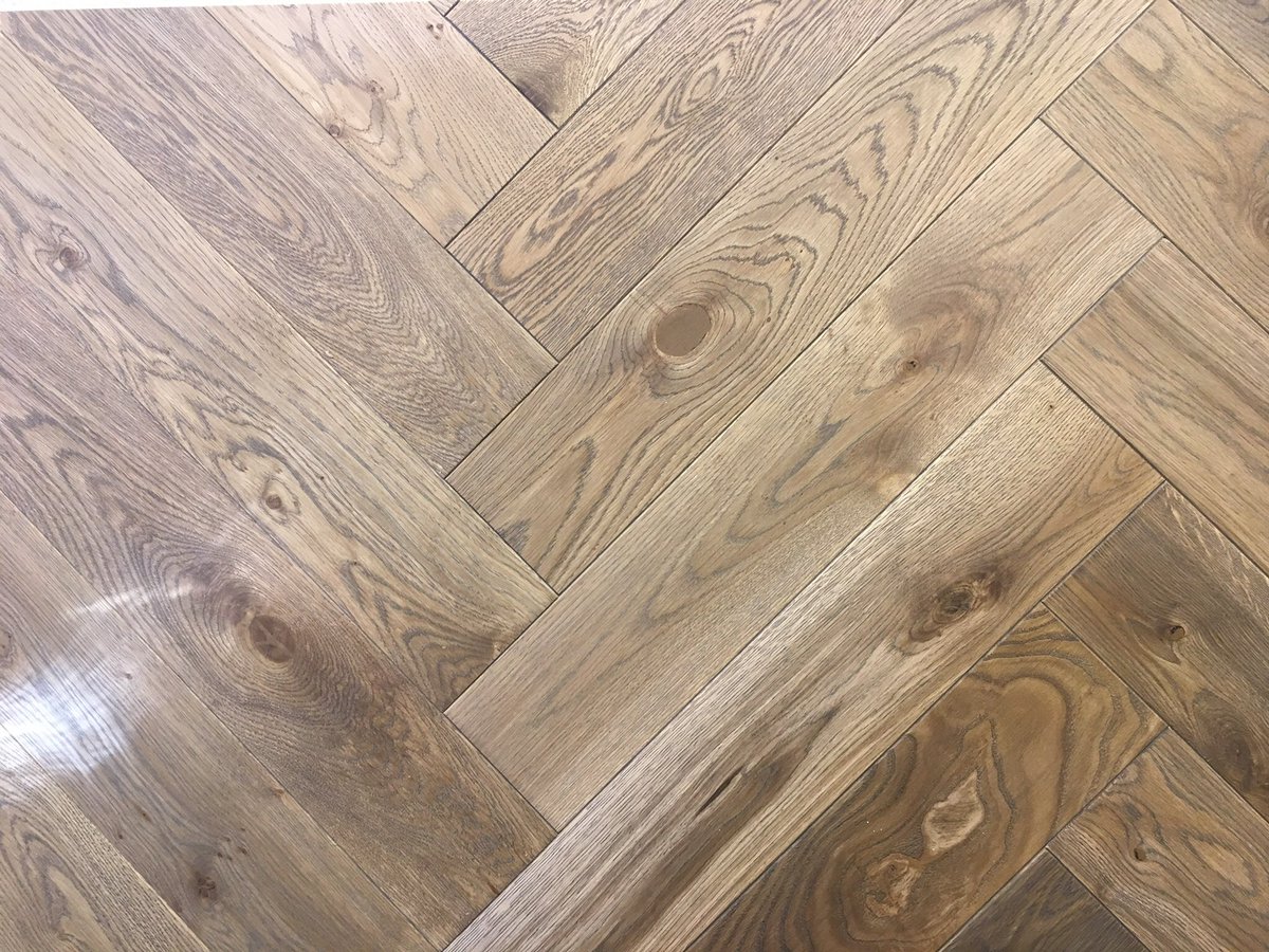 WincoPavimentos's tweet photo. WINco os presenta un nuevo modelo en espiga. #FSC #REALWOOD https://t.co/kfProFEMf1