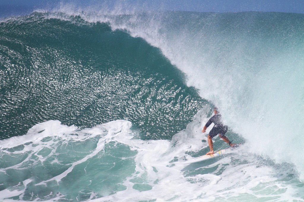 Experience catching waves with a Pro! Kalani Ross #mauisurf #surfmaui #prosurfer #mauiprosurfer