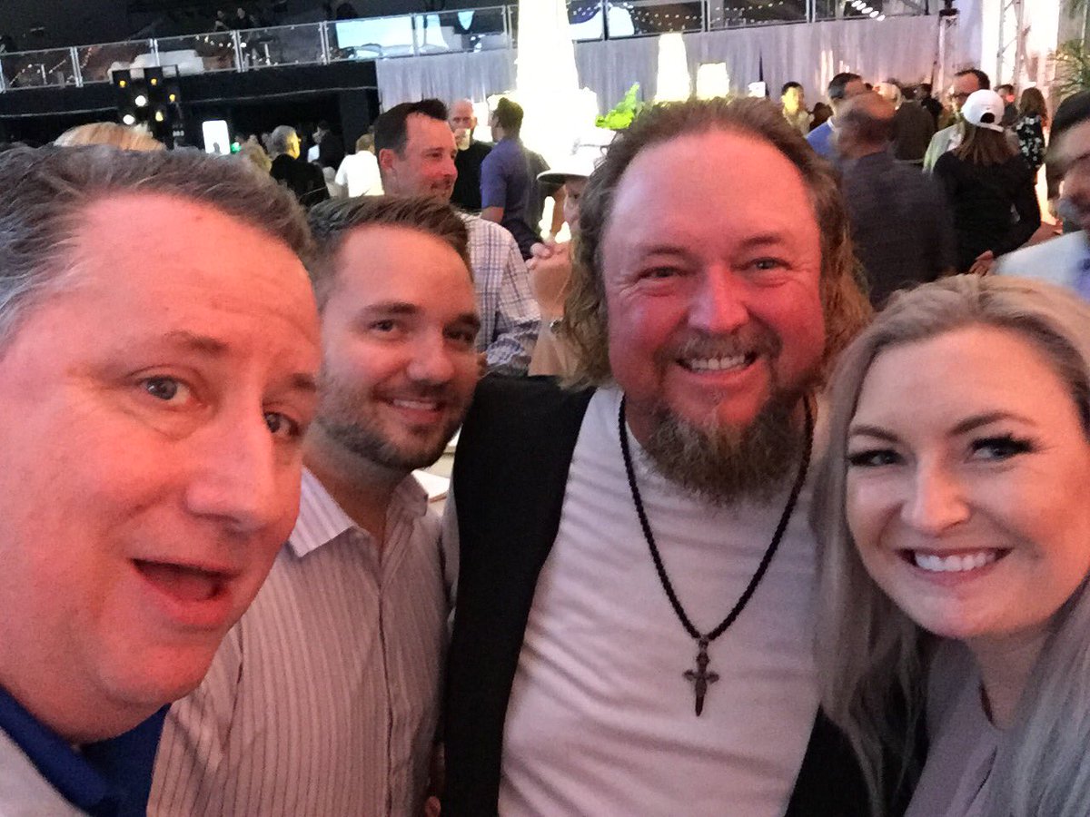 Foe_Shannon's tweet photo. Finally got to meet @coltford  at the Ultimate Pairings Party #DiamondResortsInvitational #DRIGolf https://t.co/yoWHxfJPXk