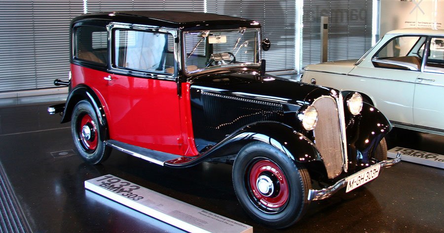 MossMotorsBMW's tweet photo. We're #throwinback to 1933 with the super sleek #BMW #303! https://t.co/I5KzGfQXcY