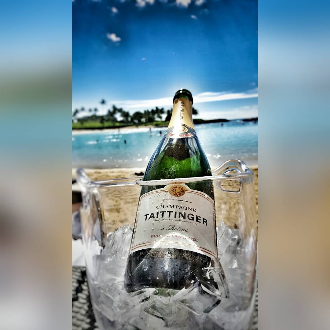 theluxtravelguy's tweet photo. #tbt to my Hawaiian vacation @FSOahu and @fourseasons . Love relaxing beachside with @TaittingerUSA #taittingertime #travel #champagne https://t.co/ckaabKc1ao