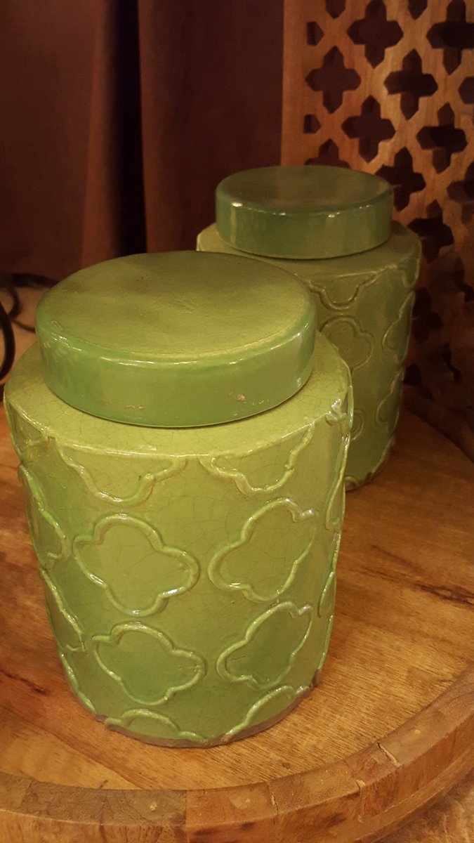 lightng_concept's tweet photo. @pantone color of the year greenery looks great in home decor pieces.  #styleconcepts #coloroftheyear https://t.co/MhDnmXp6P6