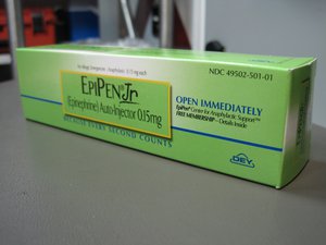 worldnewsdotcom's tweet photo. #CVS has just announce a super cheap generic alternative to #EpiPen
#EpinephrineAutoInjector #ImpaxLaboratories
https://t.co/Fqltlgt3Oi https://t.co/4D5wLkVUv6