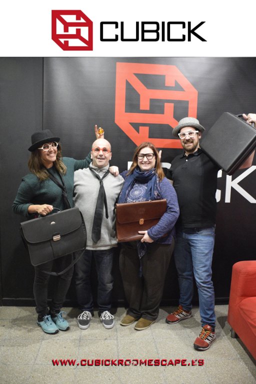 Cubickescape's tweet photo. ¡"Miviladylla Team" en #Cubick!
#roomescape #escaperoom #saladeescape #cubickroomescape #roomescapebarcelona https://t.co/LiuLq2CDZJ
