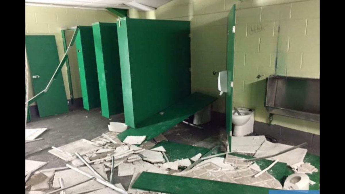 giftidea01's tweet photo. Celtic have withheld £40k ticket money owed to Rangers from the New Year's Eve match to cover repairs to their toilets Rangers fans damaged https://t.co/jozwUiPL2A