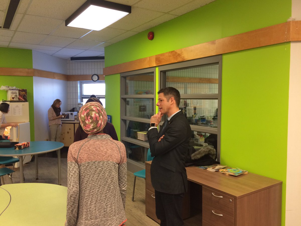 maplesmetschool's tweet photo. Big thanks to @Mayor_Bowman for dropping by the Met today. Inspiring words about reconciliation and civic engagement! https://t.co/h7e7V2BNd3