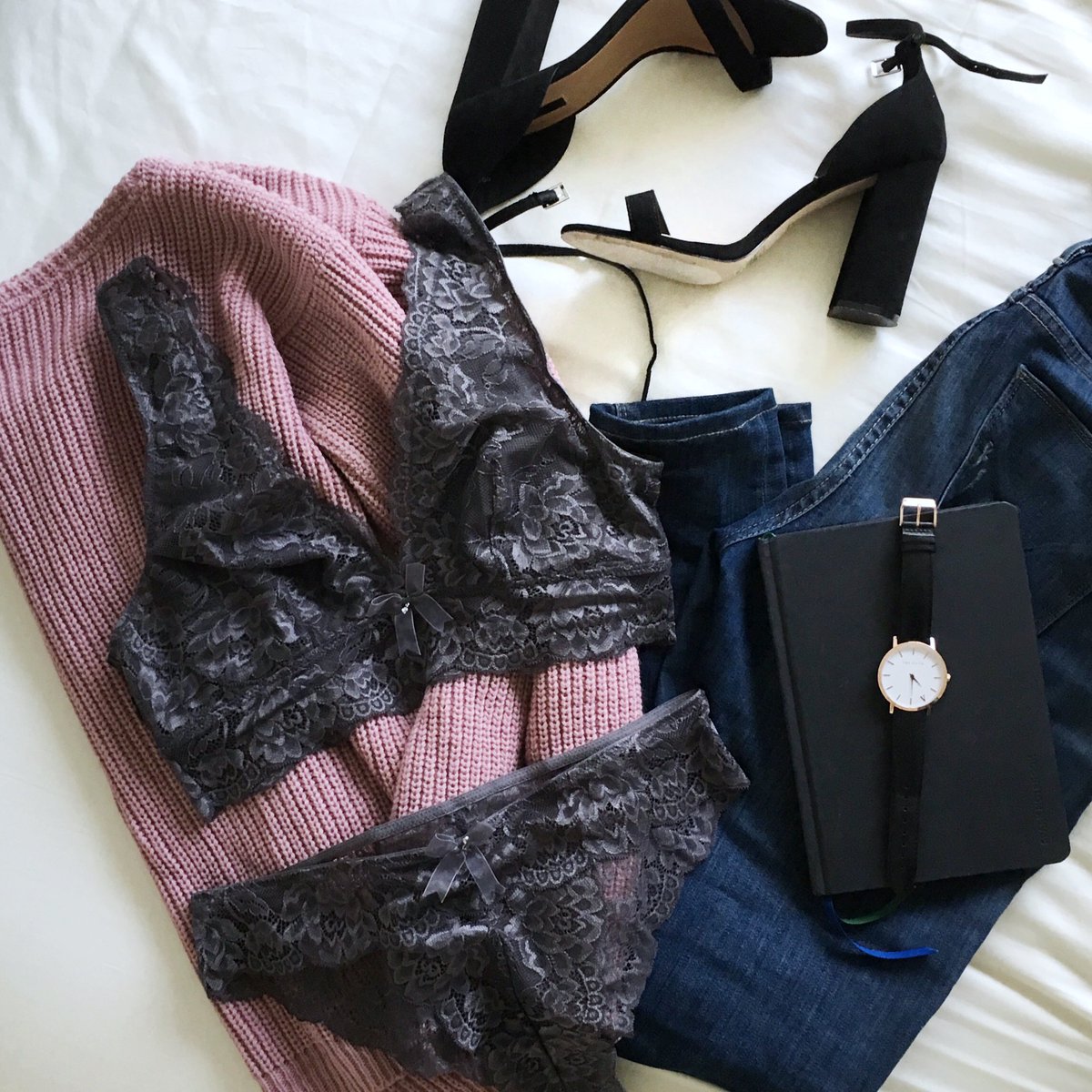 AdoreMe's tweet photo. Boss Babe #OOTD https://t.co/CY3H2Uh8tL https://t.co/zxdp3Ds98K