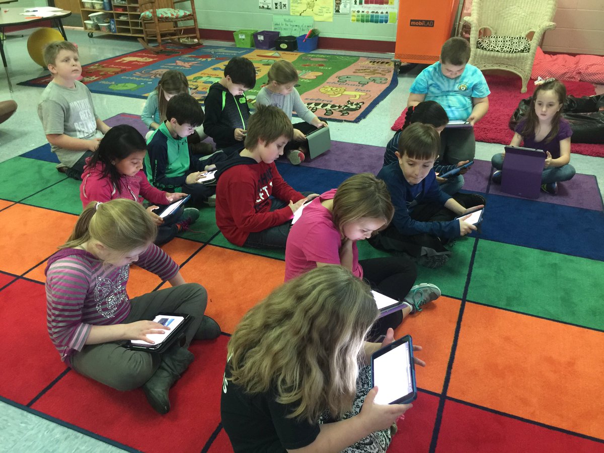 mrsemilyberry's tweet photo. Today we learned how to use kiddle (Google for kids) to research landforms. #cubcats #flexibleseating #sweetestclass https://t.co/mdtsqB0dg1