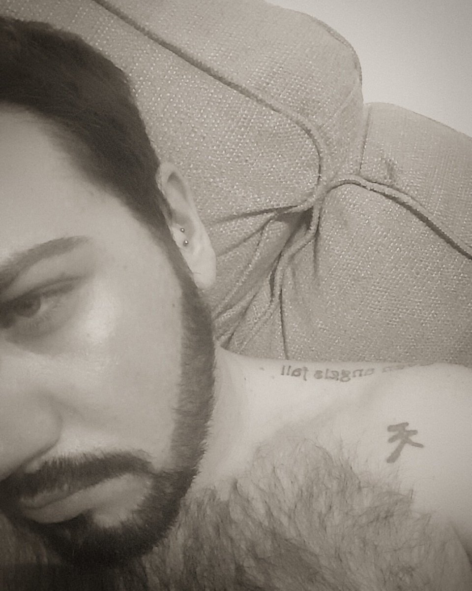 Sleepy head 😴 #gay #gayuk #gayboy #gayguy #gaymen #gayotter #gaytop #gaychesthair #gaycub #scruff #gayscruff  #beardedhomo #gaypierced