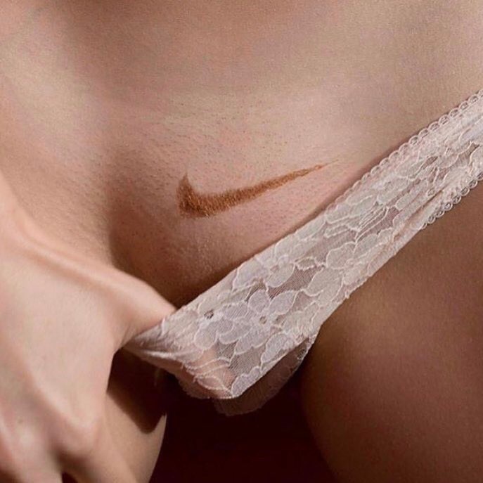 ¿Madonna se afeitó el logo de Nike en el pubis?