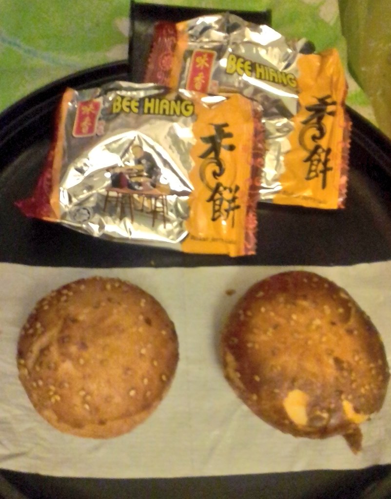 tankokseng61's tweet photo. #13Jan2017 #FridayTheThirteenth #2ndBreakfast #OnePieceOf #BreadWith #PineappleJam #Took #2packets #BeeHiangBiskuitJerryGula #2x40gm https://t.co/dnhbp9wVeF