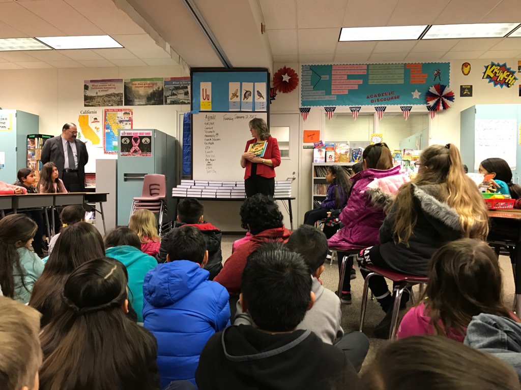 SVGiants's tweet photo. Thank you to @Debi_Bukko &amp; Dr.Ceja for the Rotary Dictionary Distribution. #ceresrotary https://t.co/FEzMbA5XZo