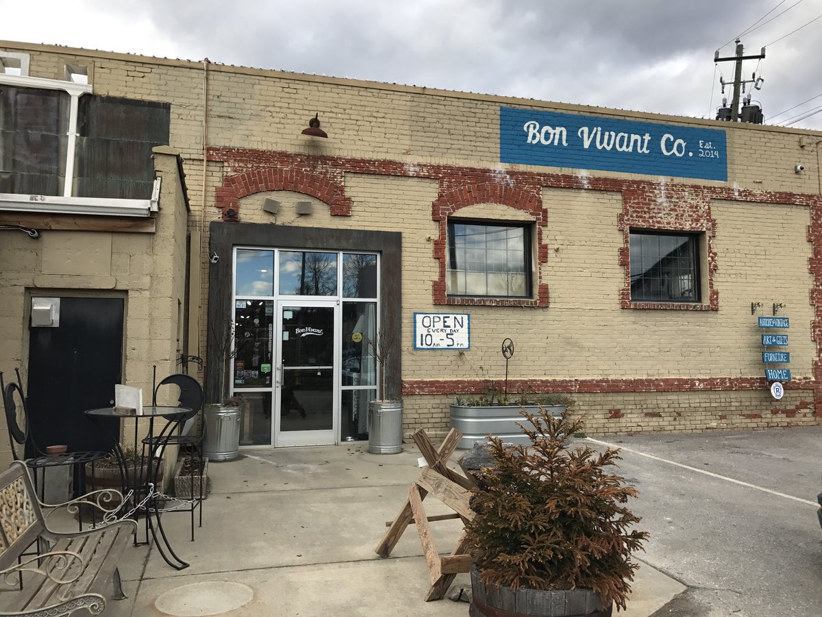 sixsmith_sexton's tweet image. We will soon be adding a location!! The most darling market will welcome us Feb. 1st!