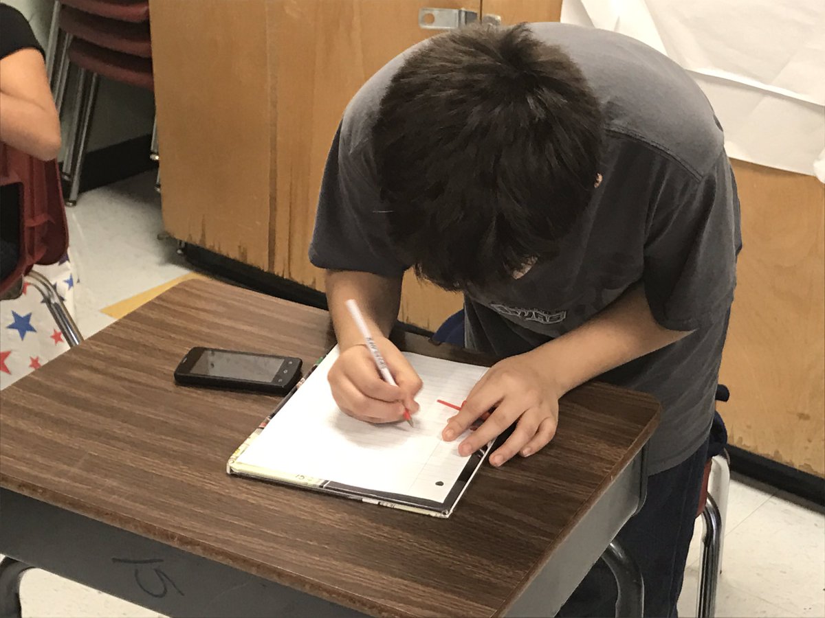 SSAISDArmstrong's tweet photo. Fifth grade students had a blast reviewing math skills using #Kahoot! @ssaisd #VivaSouthSan https://t.co/AuPQaysaCd