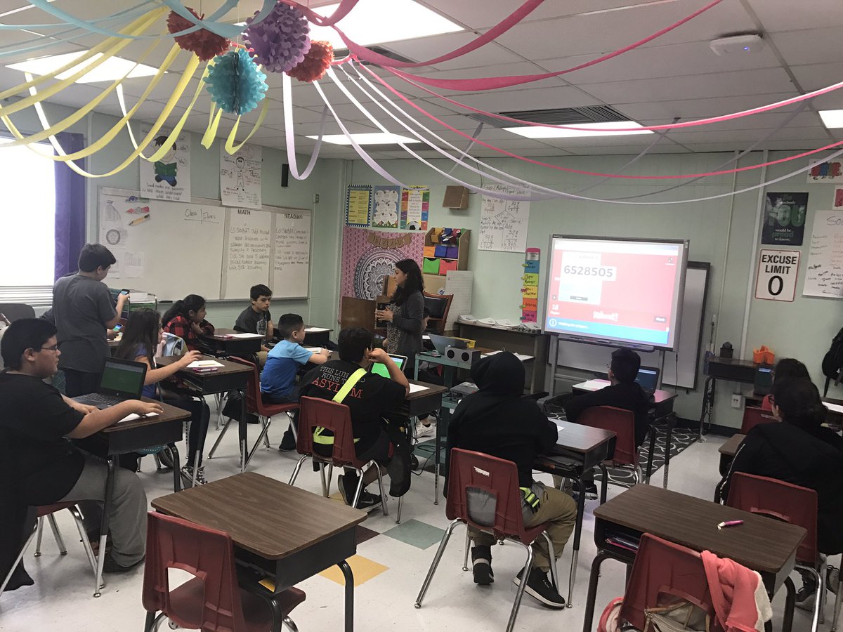SSAISDArmstrong's tweet photo. Fifth grade students had a blast reviewing math skills using #Kahoot! @ssaisd #VivaSouthSan https://t.co/AuPQaysaCd