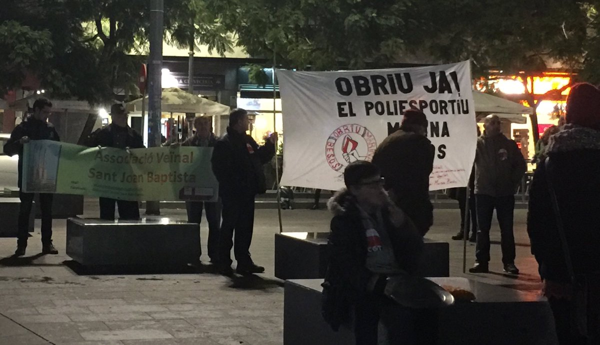 IMarcuello's tweet photo. Un dia complicat, però hem pogut acompanyar en #plvila als treballadors/res #MarinaBesos donant suport #reivindicacions #lluita @LOLIOCANA https://t.co/0FYJV0ON1F