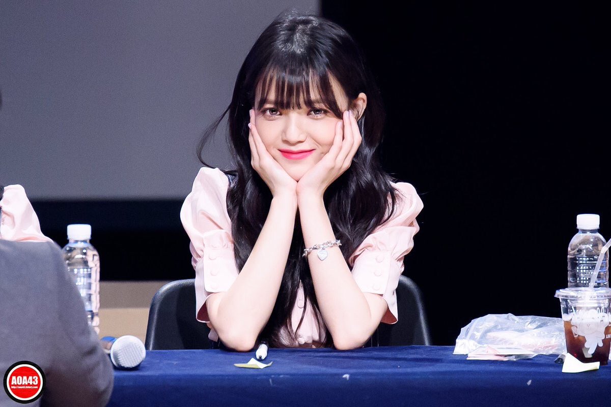 hlqaesthetics's tweet photo. Shin Jimin; AOA 
— "In the black-and-white world, I am the colorful scene." https://t.co/12rUAQHnCi