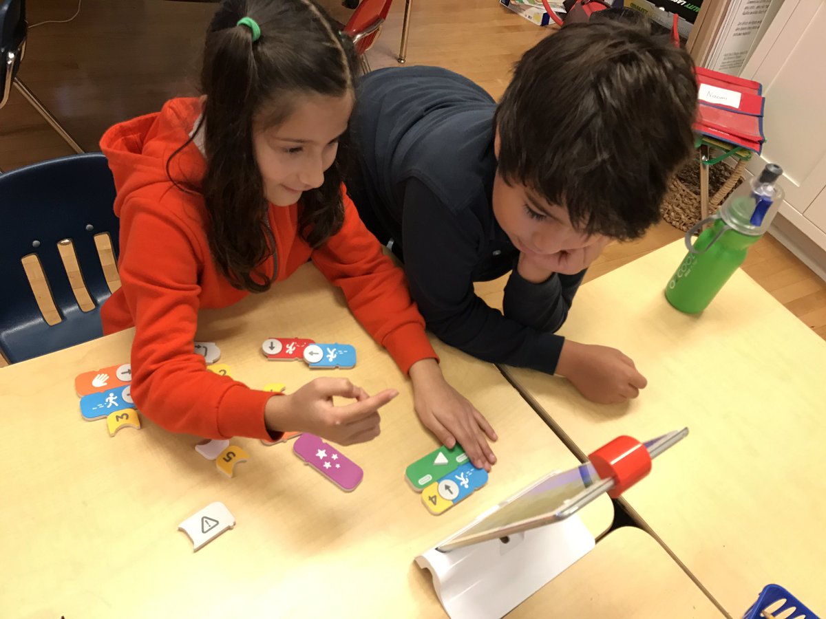 msalmahdi's tweet image. Nothing like coding on a rainy day! 🌧☔️📱#polysolves @PlayOsmo @Puzzlets @WonderWorkshop @OZOBOT