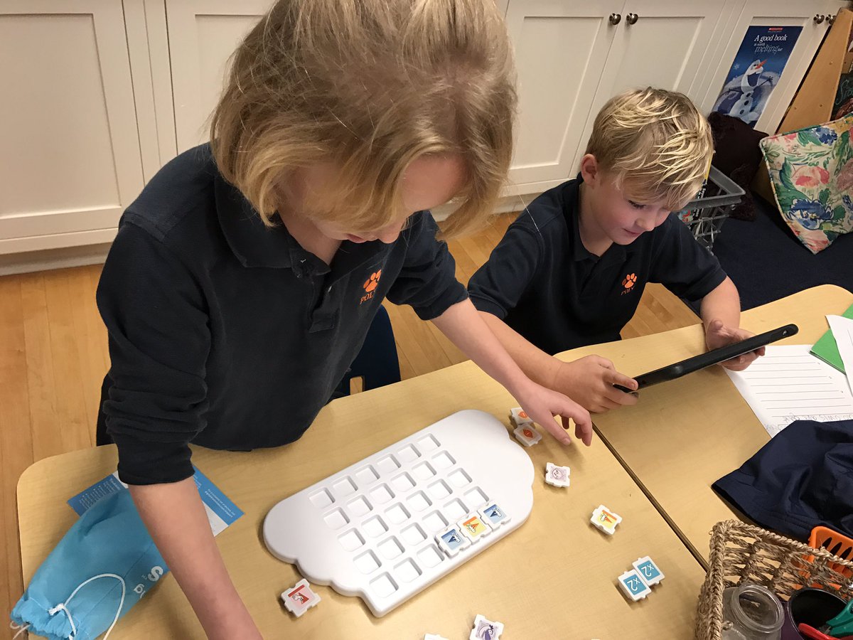 msalmahdi's tweet image. Nothing like coding on a rainy day! 🌧☔️📱#polysolves @PlayOsmo @Puzzlets @WonderWorkshop @OZOBOT