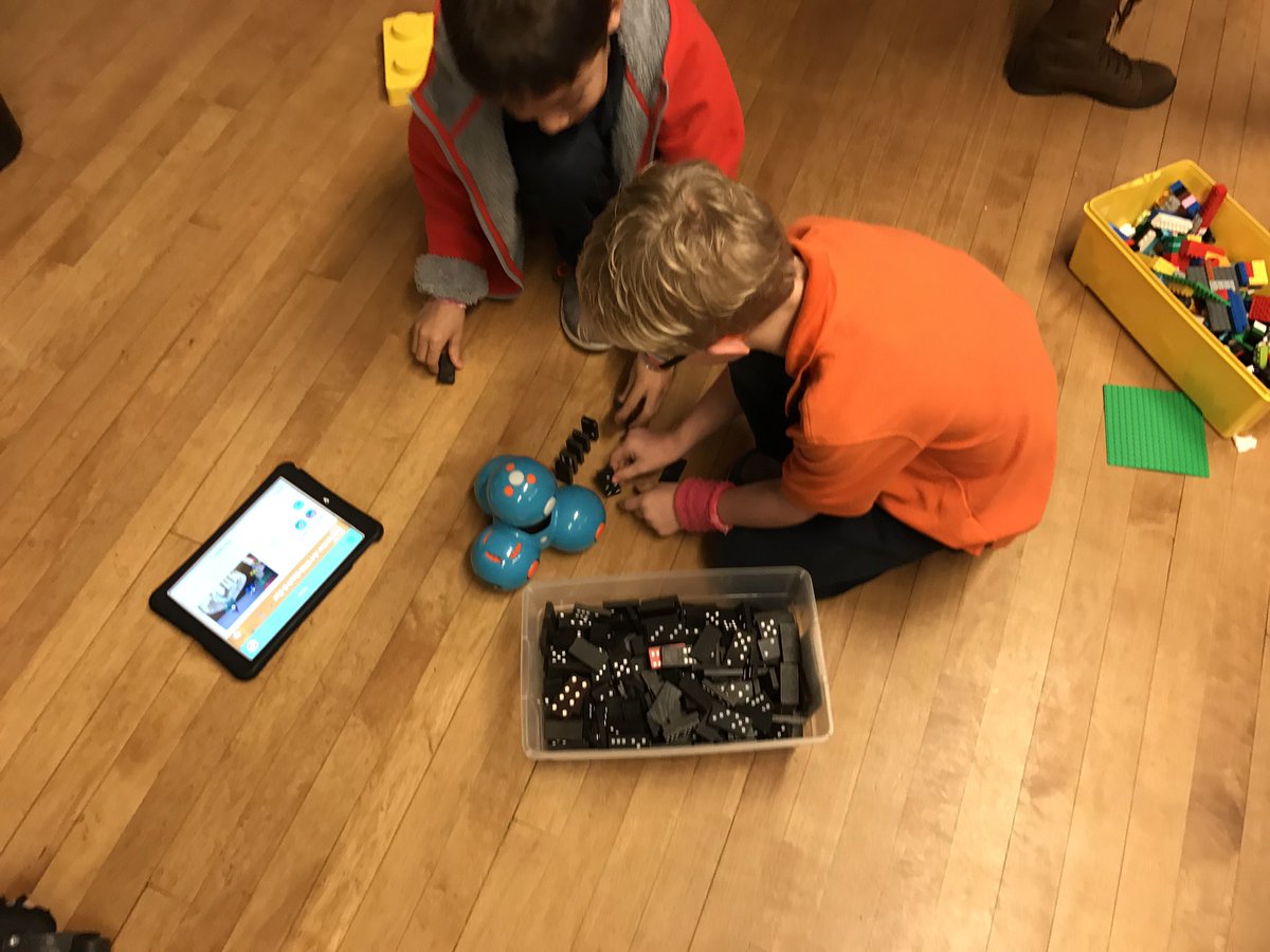 msalmahdi's tweet image. Nothing like coding on a rainy day! 🌧☔️📱#polysolves @PlayOsmo @Puzzlets @WonderWorkshop @OZOBOT