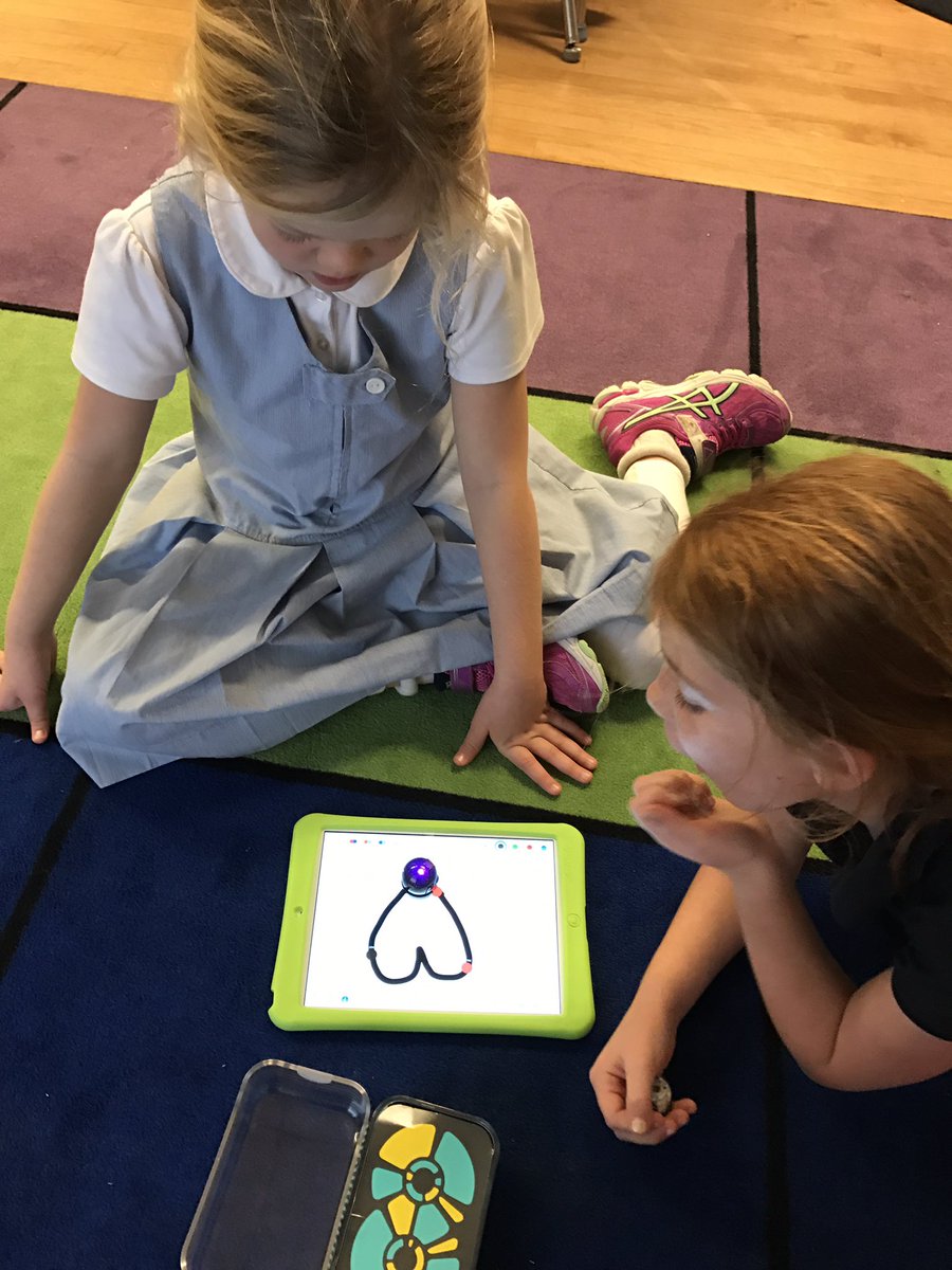 msalmahdi's tweet image. Nothing like coding on a rainy day! 🌧☔️📱#polysolves @PlayOsmo @Puzzlets @WonderWorkshop @OZOBOT