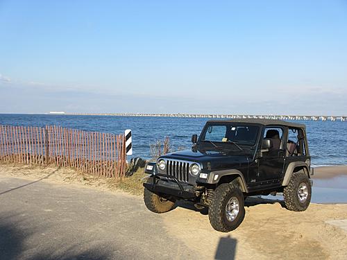jeepzcom's tweet photo. Jeep Wrangler at the beach
It's got 2.5 inch suspension, 1 inch body lift with 33s

https://t.co/WN4TJGFx6I

#jeep #jeepz #wrangler https://t.co/PX3TXL6HlD
