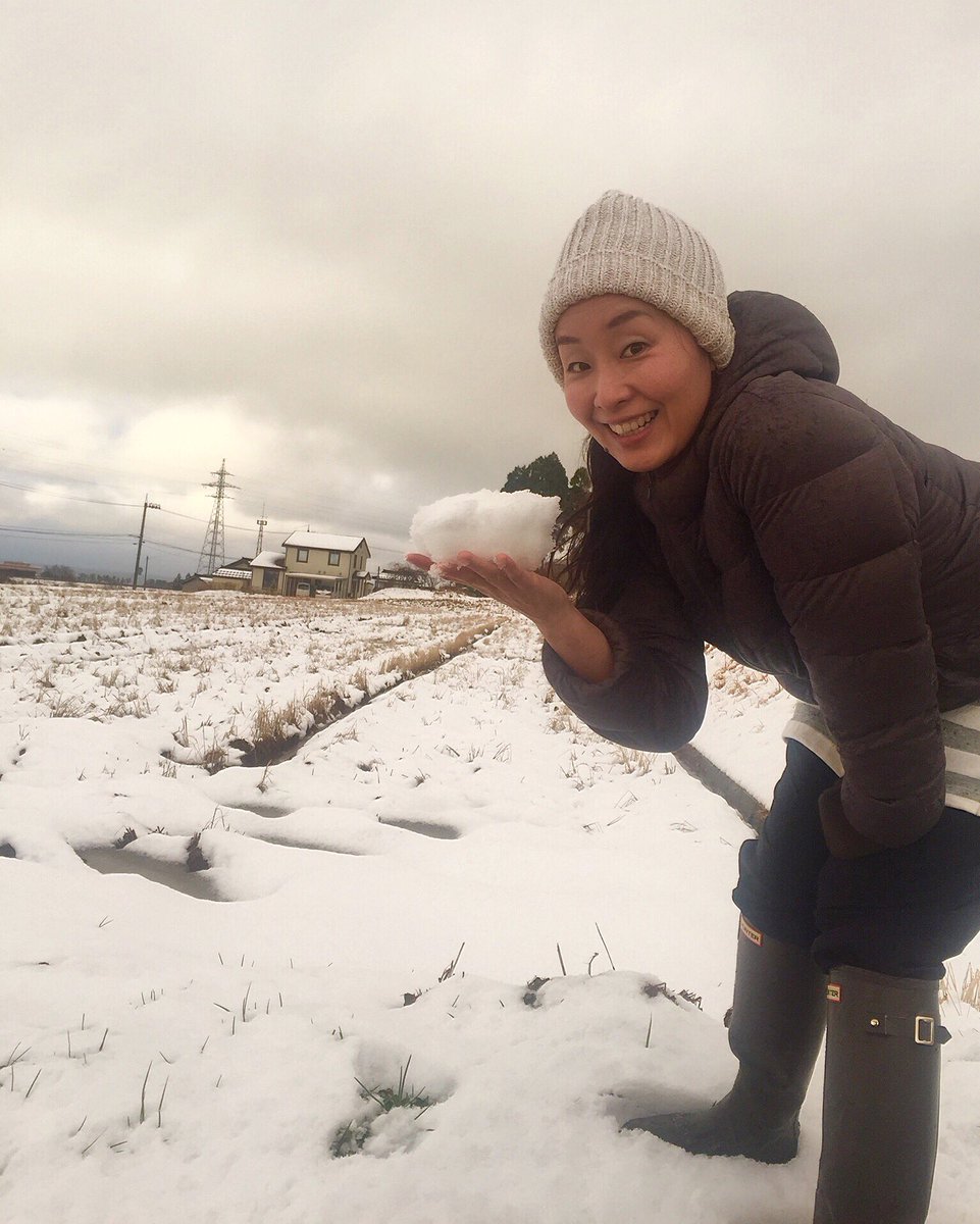 Back in my hometown in Toyama, Japan! It's snowing! #Japan