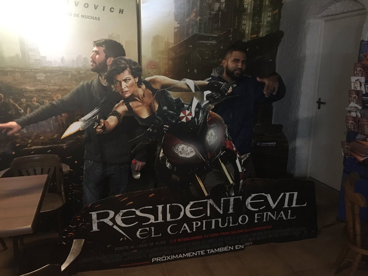 Kokee_22's tweet photo. Hoy en el @autocineSTAR con @Jheysson_ac. Esperamos que nos traigan la última película de Resident Evil. 

#ResidentEvilCapituloFinal
#cine https://t.co/SQ33B0j6PD