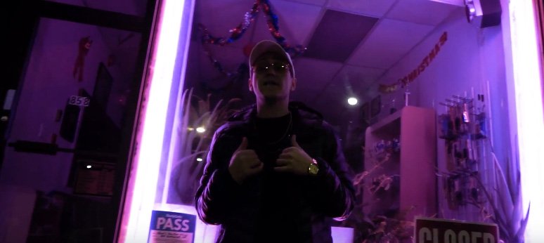 TorontoRappers's tweet photo. #TrendingVideo @MintyBurns- To The Moon https://t.co/ofOgTMsh5j  via @TorontoRappers @TyGotEm https://t.co/gAlskrWAXe