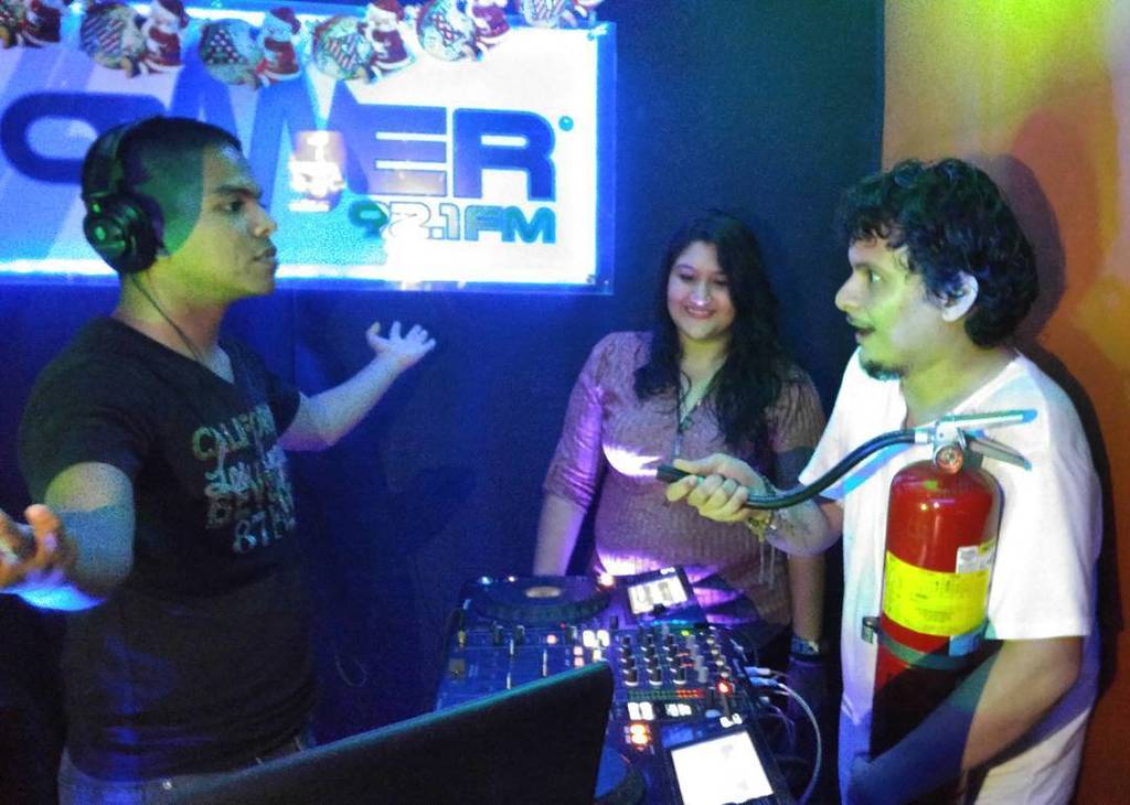 LuisCaSantos's tweet photo. Cuando se sabía que @isaiascdj iba a encender 🔥🔥🔥🔥 el #SuperNonStop2Days - Day 2 de @power… https://t.co/NeGoXQowaN https://t.co/39kggeV3jG