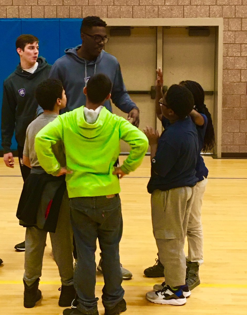 <a href="/KarlCharless/">KC</a> breaking it down in the huddle at the after school program today #coachemup