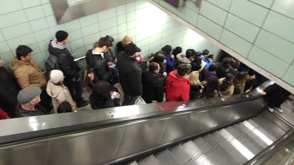 bradszela's tweet image. The #TTC is definitely broken today! St. George running out of room. #transitproblems