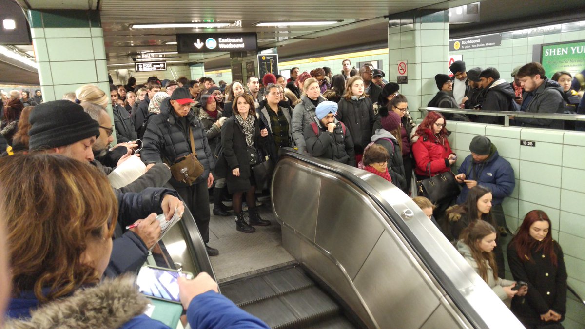 bradszela's tweet image. The #TTC is definitely broken today! St. George running out of room. #transitproblems