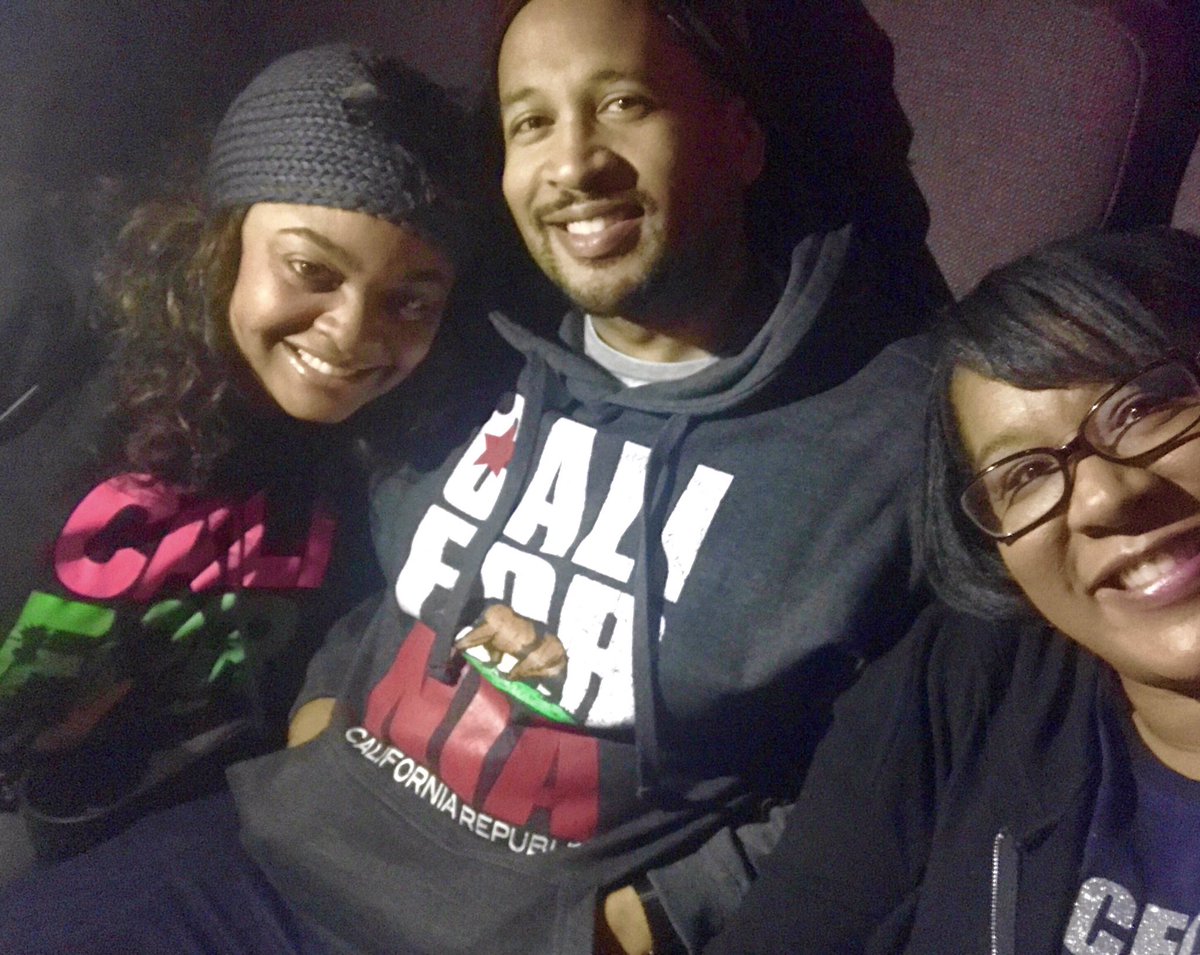PricelessSteph's tweet photo. Saw Hidden Figures today. Amazing film! Great, inspiring story...we cried, clapped and cheered! With my brother, lil sis and the CCC Seniors https://t.co/Mhdss1p8Gc