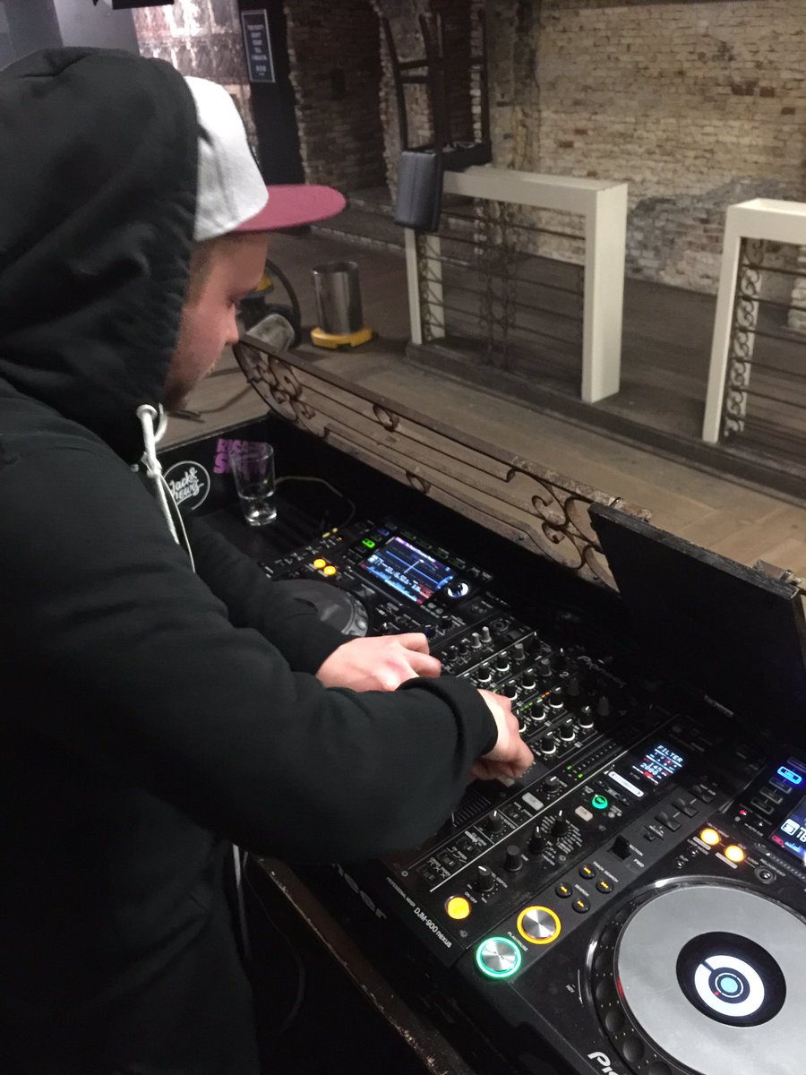 StaySHMOOFF's tweet photo. Practice makes perfect homies 💎 #shmooff #edm #futurebass #trap #trapnation https://t.co/M6ZE7EQ6G1