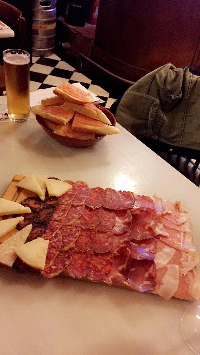 SrtaStepp's tweet photo. buenas noches 🌙 🇪🇸 https://t.co/z7ihEPf9rG