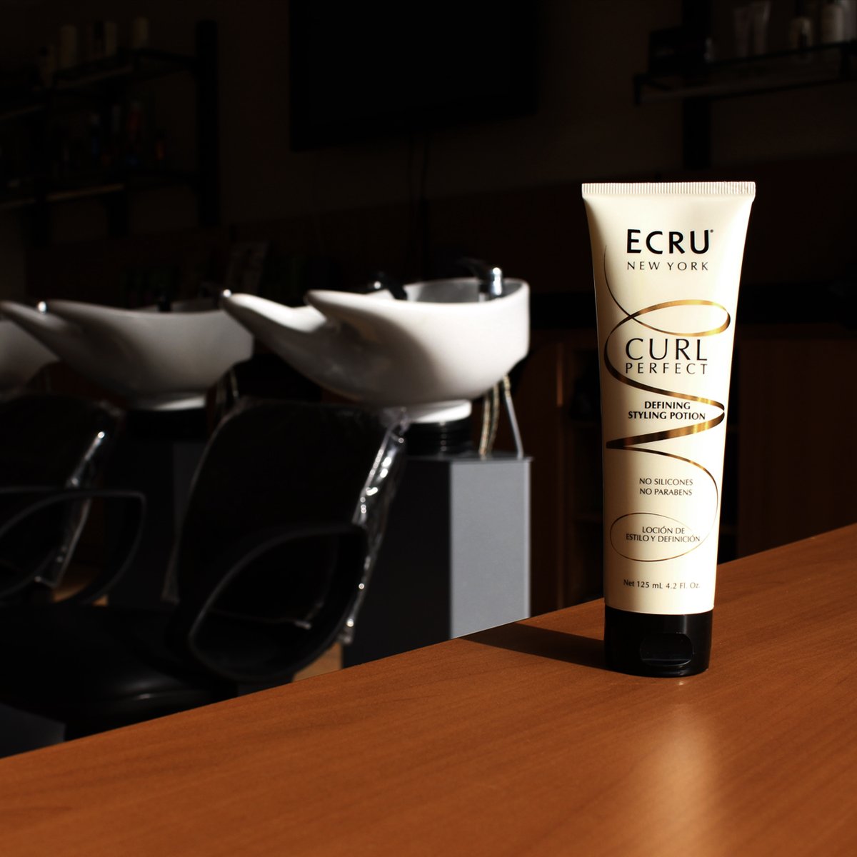ECRUNewYork's tweet photo. Created by stylists, our #CurlPerfect #DefiningStylingPotion activates curl memory, while providing #curls bounce and shine. #EcruNewYork https://t.co/89huwMS7eX