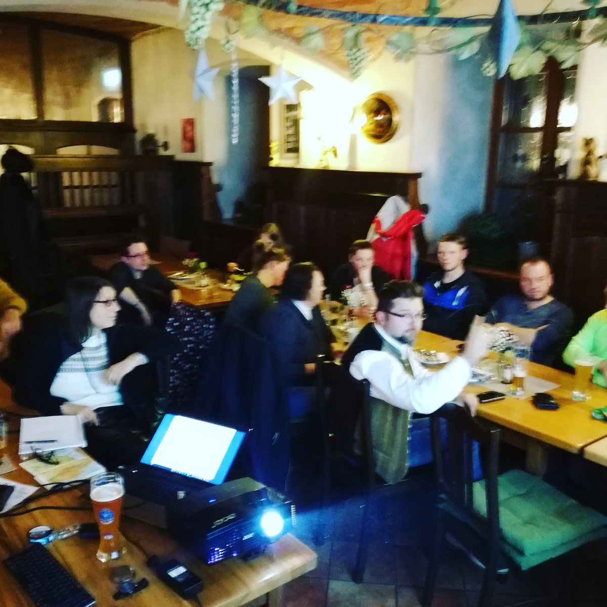 Goassler's tweet photo. Erstes Treffen der Reisegruppe für unsere USA Reise ende September #Bayern #brauchtum #Rosenheim #USA #LasVegas #LosAngeles #kulturaustausch https://t.co/n5UrVVUIGV
