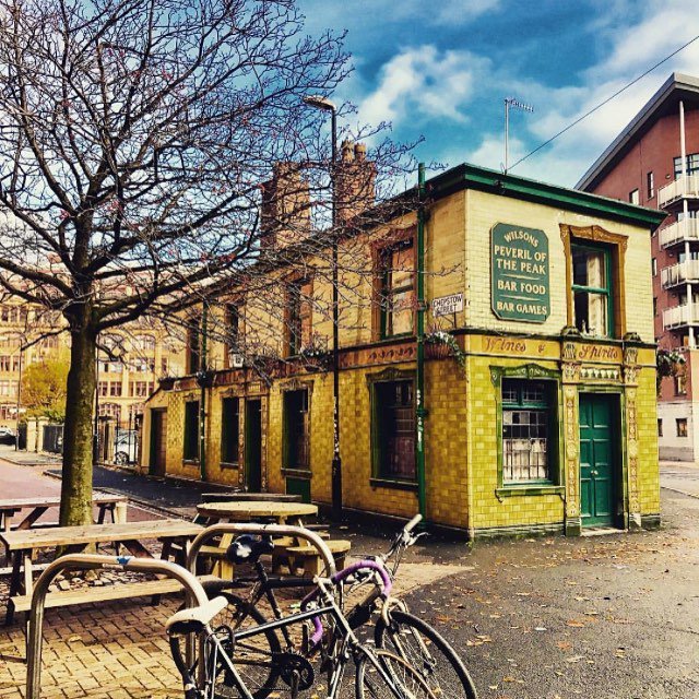 McrPulse's tweet photo. Wow! Love this picture of the Peveril of the Peak from @thesevenbees #manchester #mcr #mcr_collective #manchestereveningnews #exploremcr #ar https://t.co/J6iEPWSBGW