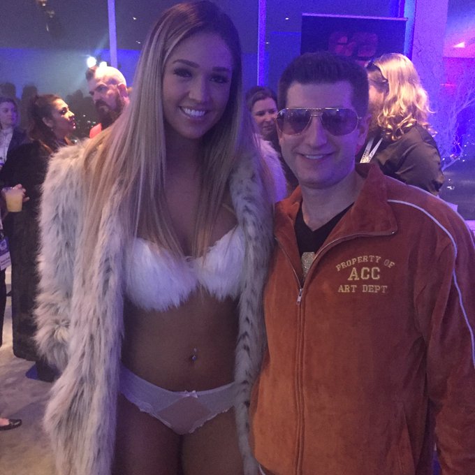 Watch Dave Dixon's leaked NSFW photo on TwXstars