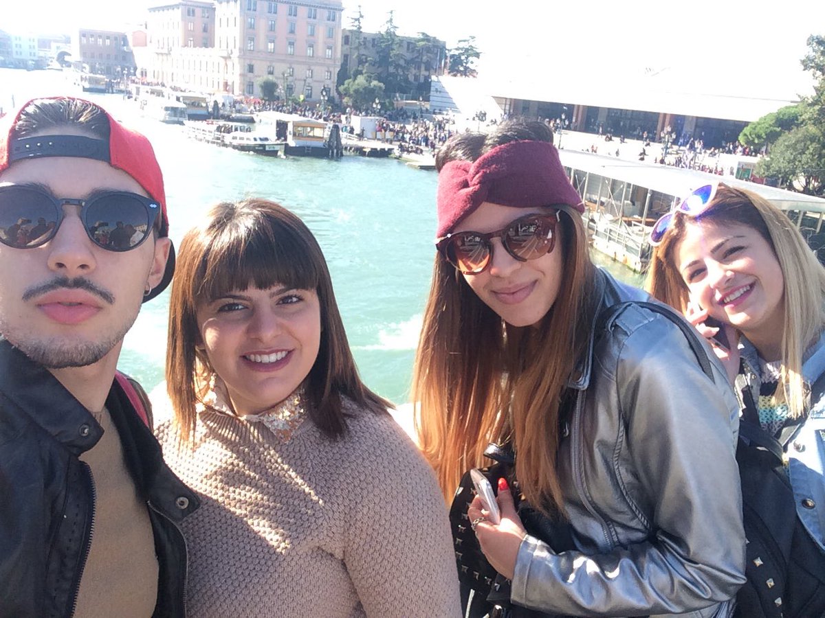 ScerboStefano's tweet photo. Mie ❤️😂@savoiacarla @SestitoSharon @toniases96 https://t.co/hapD42mJhA