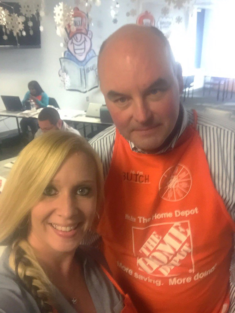 @ronnoc0044 I found your doppelgänger at Advance! You need to meet @thdbutch @MAEngagement @Hol_Lis @Lorrainbutler @kristamsears188