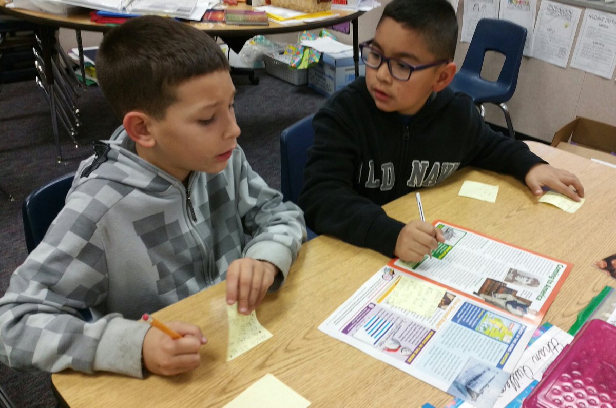 johamilton1964's tweet photo. #3rdgraders @ChulaHills drafting and revising the main idea of a text. #cvhleadersarereaders #twrcp https://t.co/8m0fRa91BN
